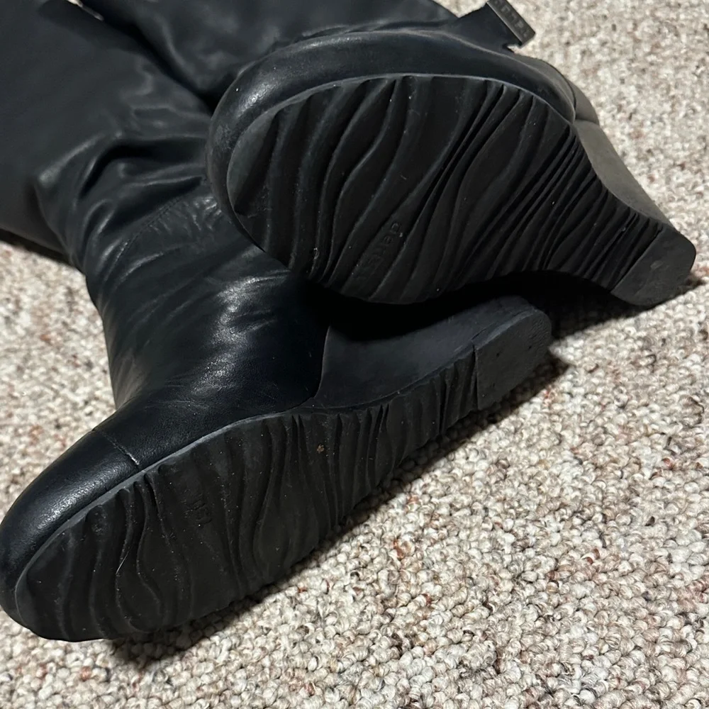 Tsubo Black Leather Wedge Knee High  Boots - Size 6.5 - Picture 6 of 10